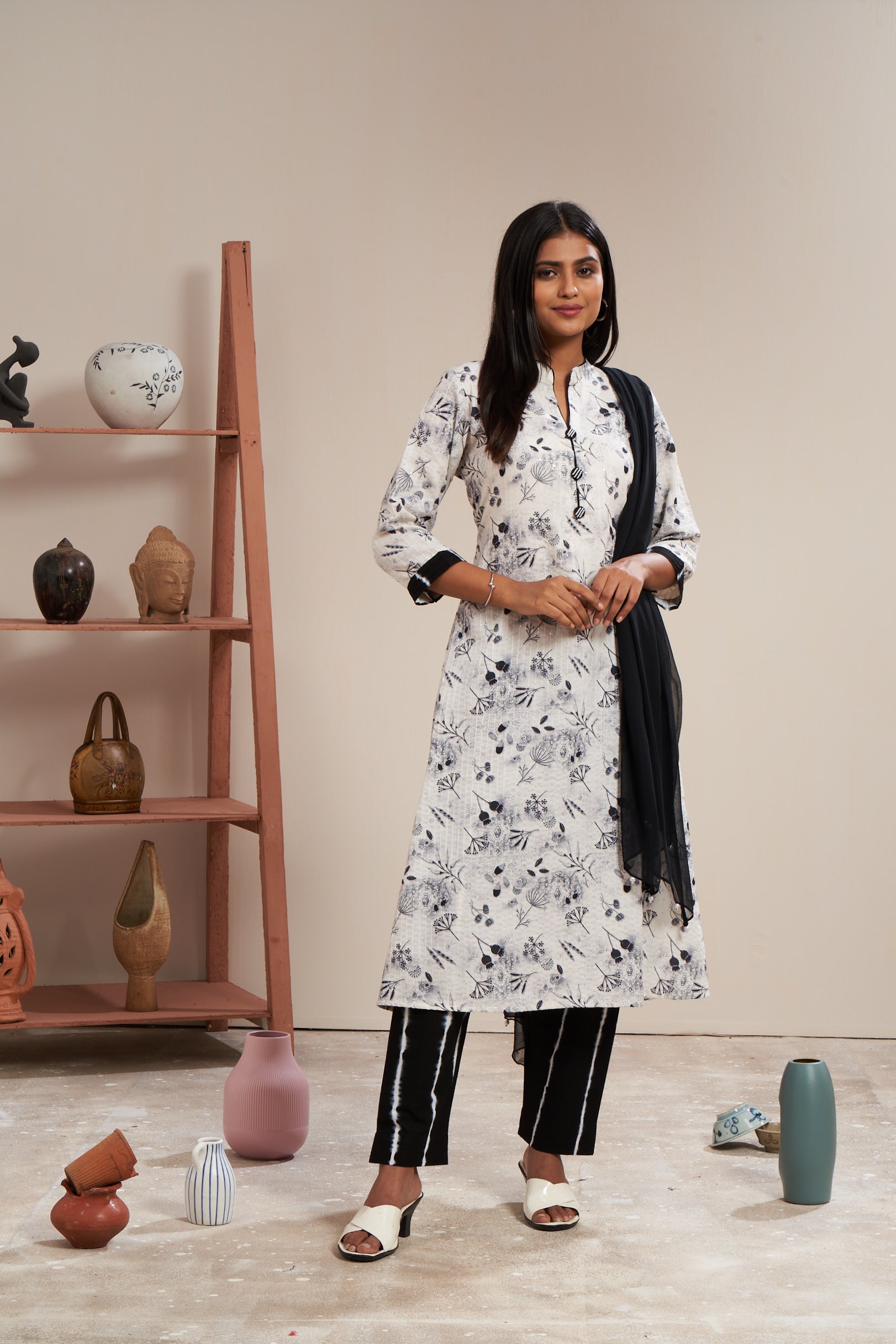 Simple office wear kurti for ladies 2022 at Rs 949 | Short Kurti in Surat |  ID: 26100865755